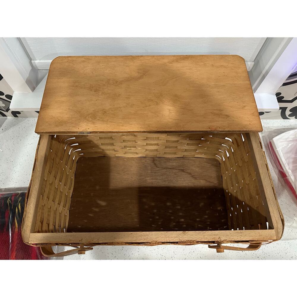 RARE VTG Winston Cigarettes Woven Picnic Basket With Hinged Lid & Accessories - Picture 5 of 5